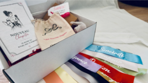 OFFICIANTE-CEREMONIE-LAÏQUE-MARIAGE-INDRE-LOIRE-CHATEAUROUX-TOURS- ORLEANS-BLOIS-BOURGES-36-37-45-41-18-box-rituel-rubans